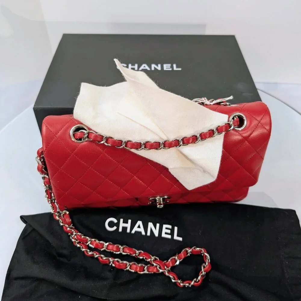 Chanel 17B Red Medium Classic Double Flap - Picture 2 of 16